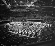 880878 Afbeelding van een concert van het Utrechts Stedelijk Orkest (U.S.O.) in het Muziekcentrum Vredenburg ...